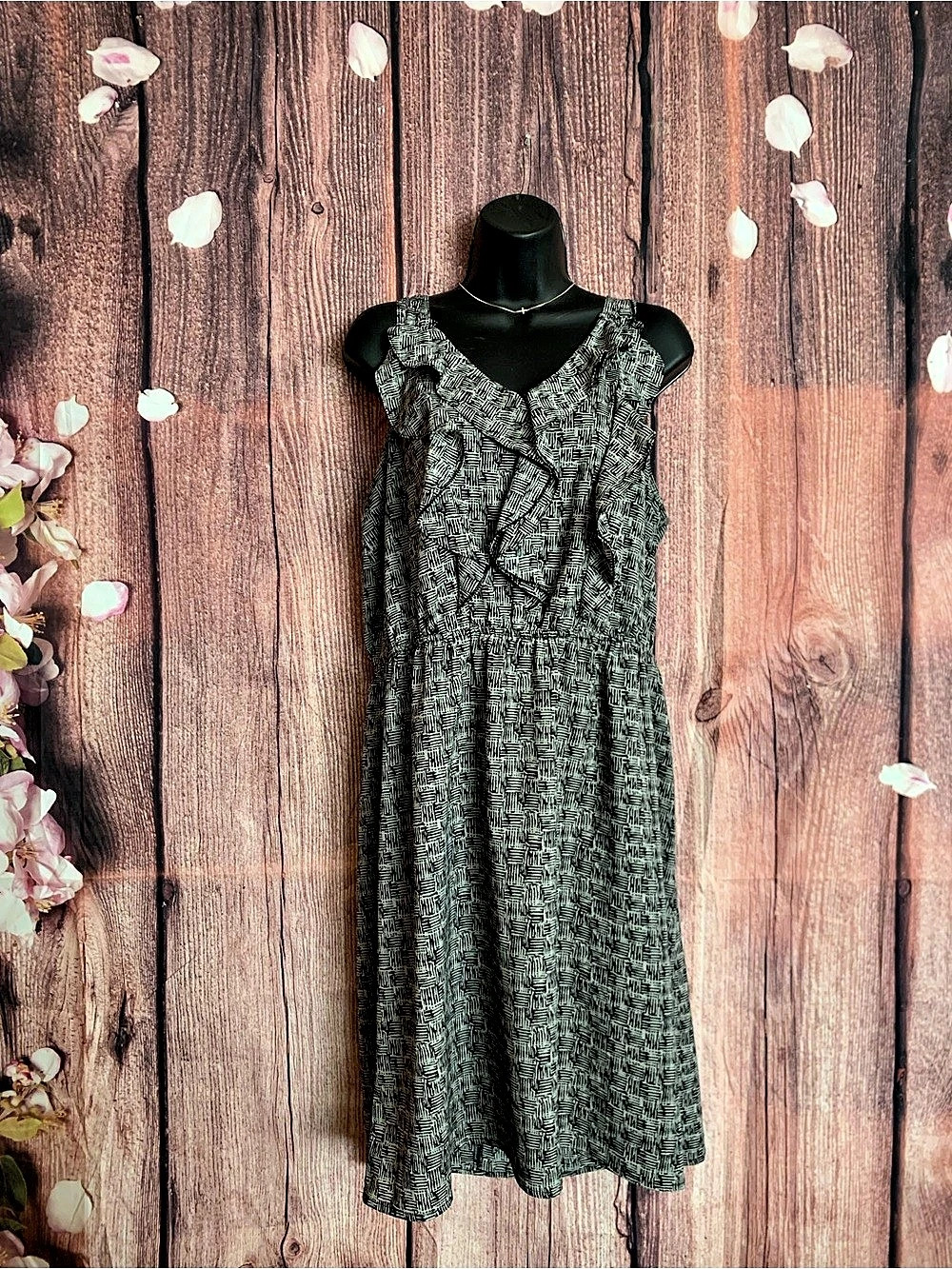 Mossimo Geometric Ruffle Midi Dress in Black & White Large